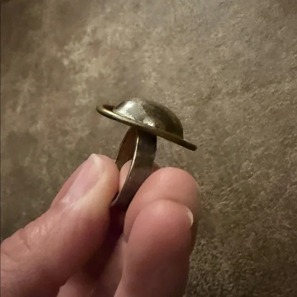 Vintage Two-Tone Oval Ring in Gold and Silver - Picture 5 of 6